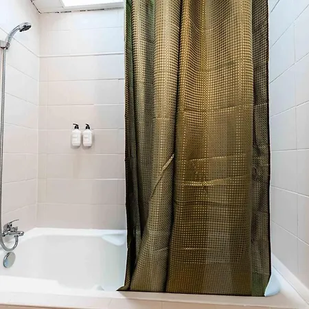 Air-conditioned Two-room Free Parking Close To Aude Daire